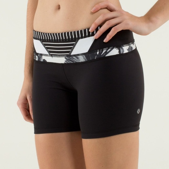 Lululemon-Groove Short- Sz 8- Reversible Bike Short- 5” Inseam- Black & White - Picture 6 of 11